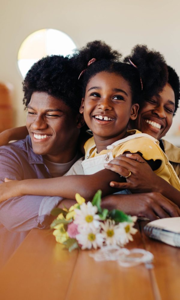 Family,Celebrates,Special,Occasion,At,Home.,Kids,Giving,Mom