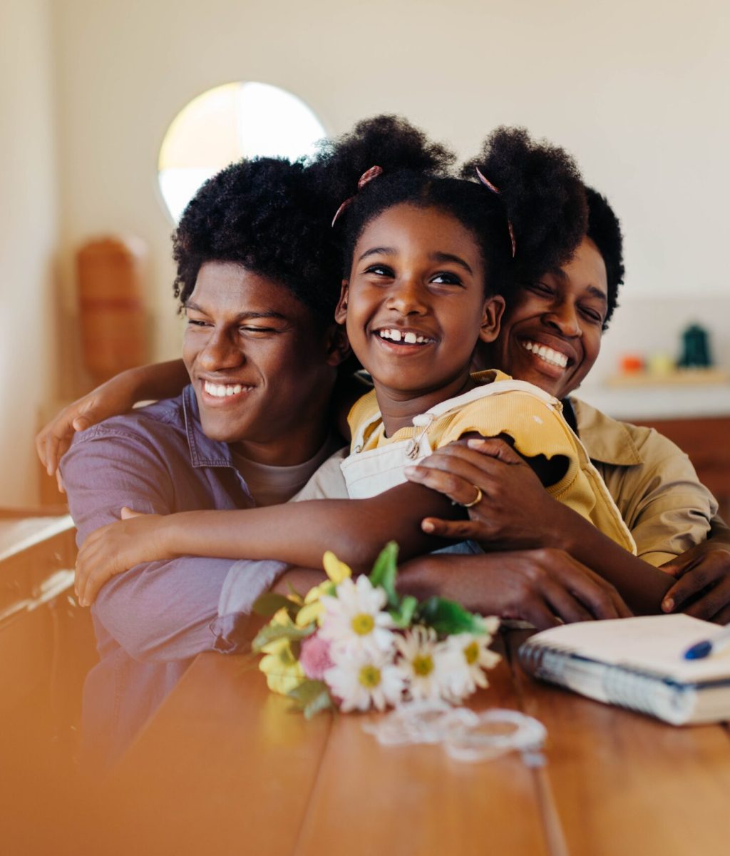 Family,Celebrates,Special,Occasion,At,Home.,Kids,Giving,Mom